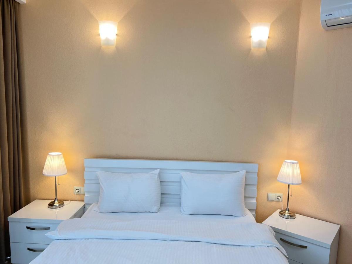 Aparthotel Holiday Lux Batumi Ngoại thất bức ảnh