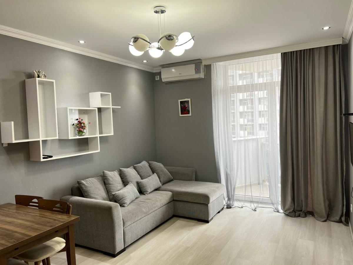 Aparthotel Holiday Lux Batumi Ngoại thất bức ảnh