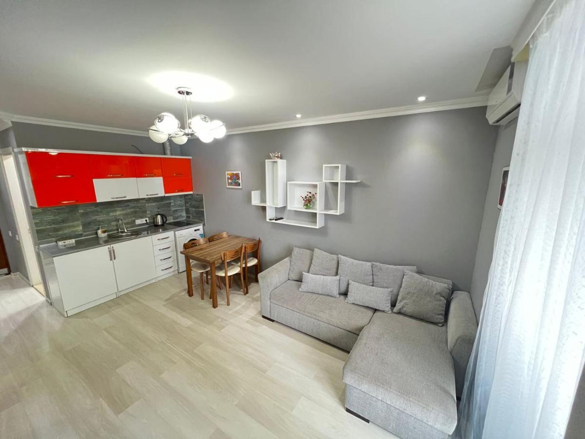 Aparthotel Holiday Lux Batumi Ngoại thất bức ảnh