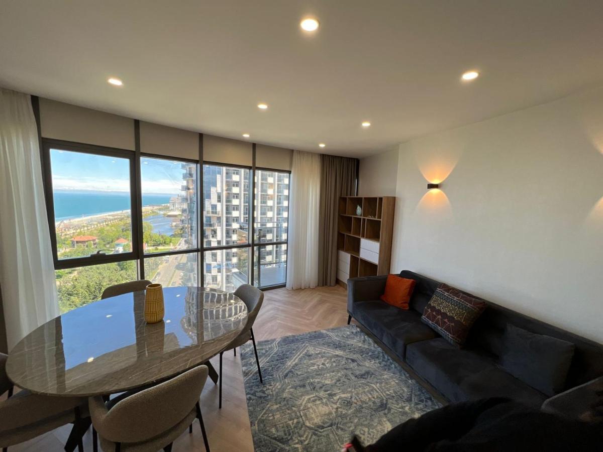 Aparthotel Holiday Lux Batumi Ngoại thất bức ảnh