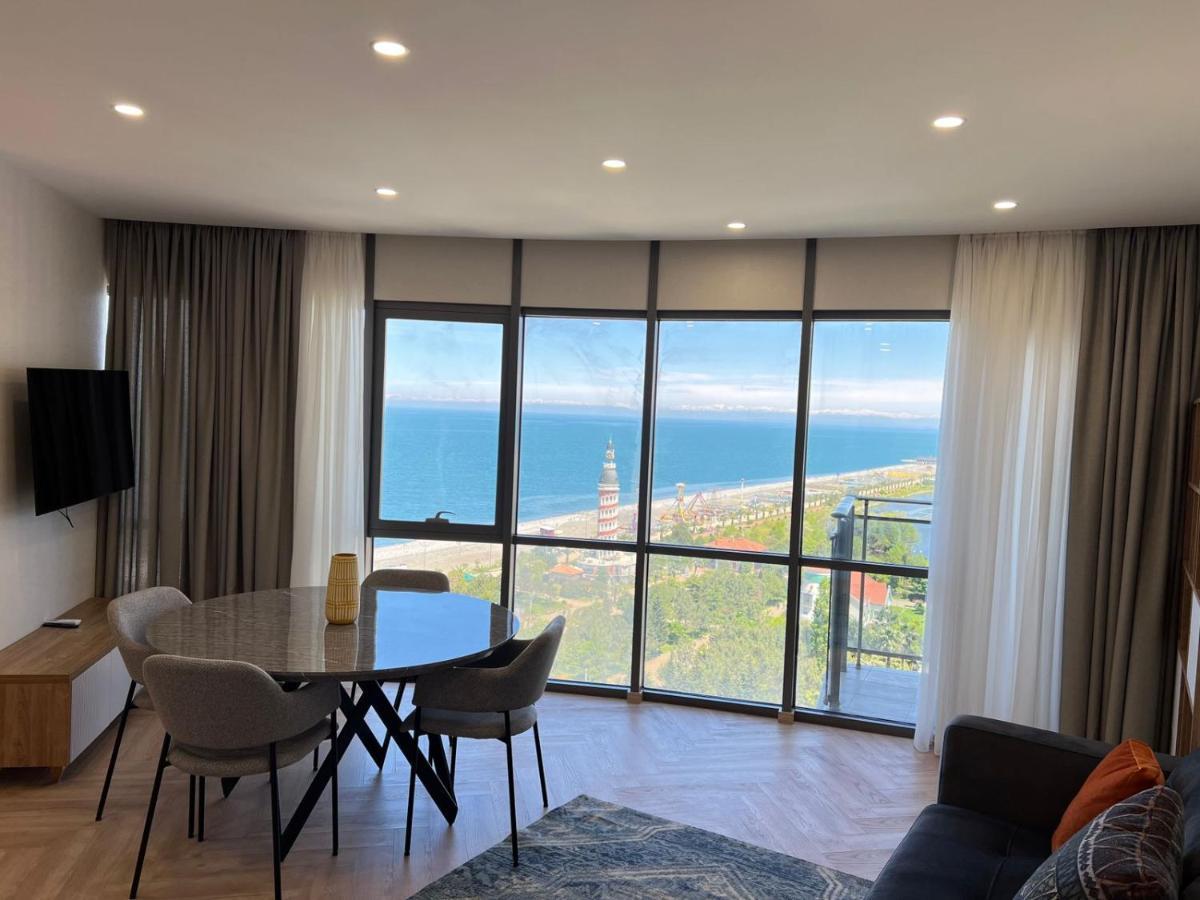 Aparthotel Holiday Lux Batumi Ngoại thất bức ảnh