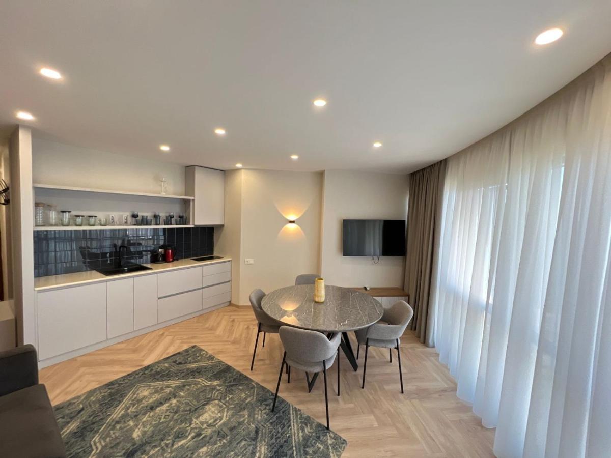 Aparthotel Holiday Lux Batumi Ngoại thất bức ảnh