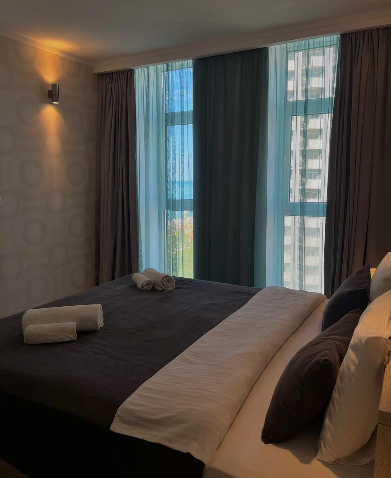 Aparthotel Holiday Lux Batumi Ngoại thất bức ảnh