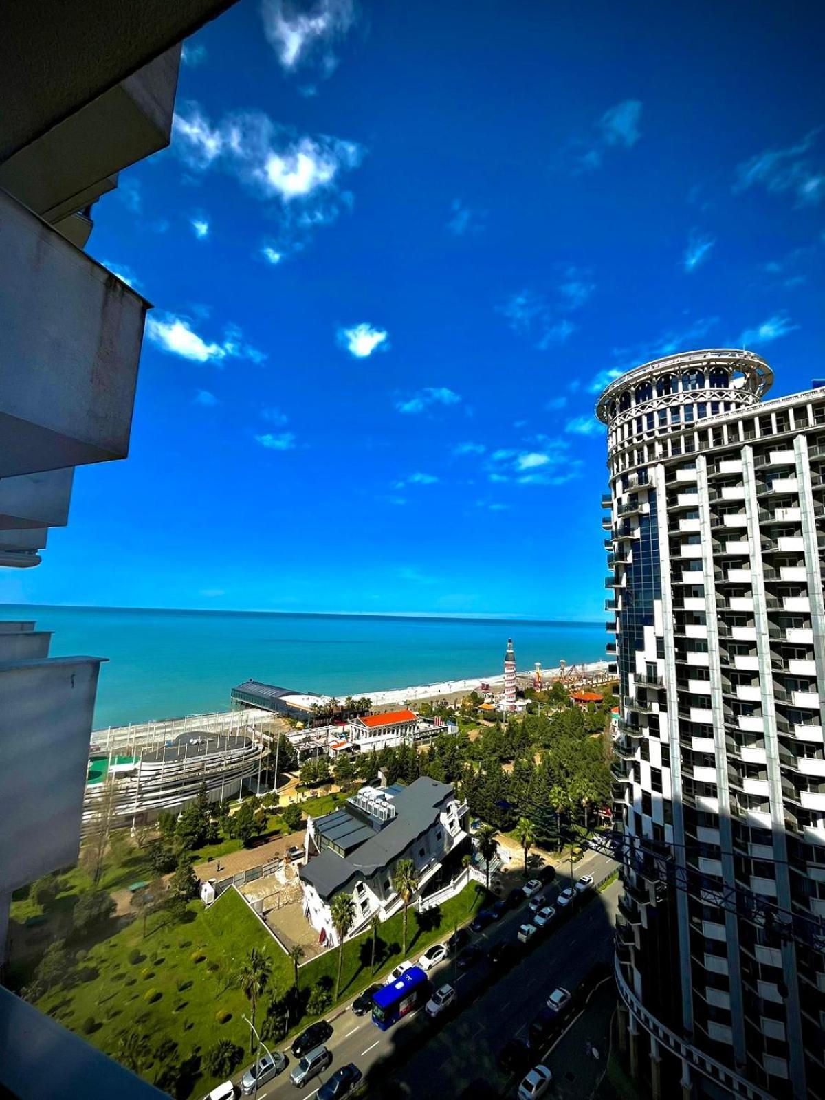 Aparthotel Holiday Lux Batumi Ngoại thất bức ảnh