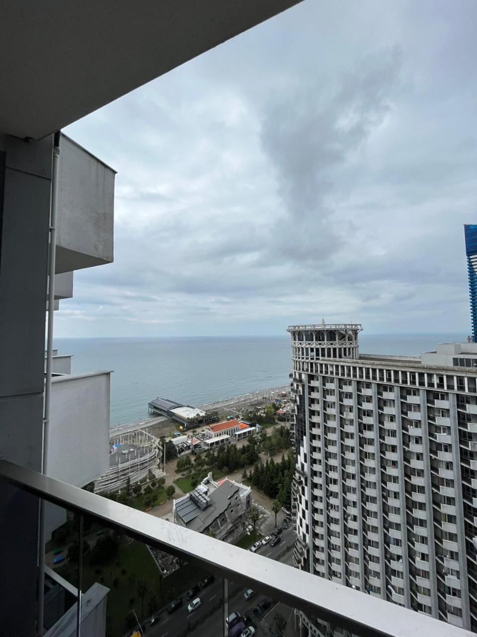 Aparthotel Holiday Lux Batumi Ngoại thất bức ảnh