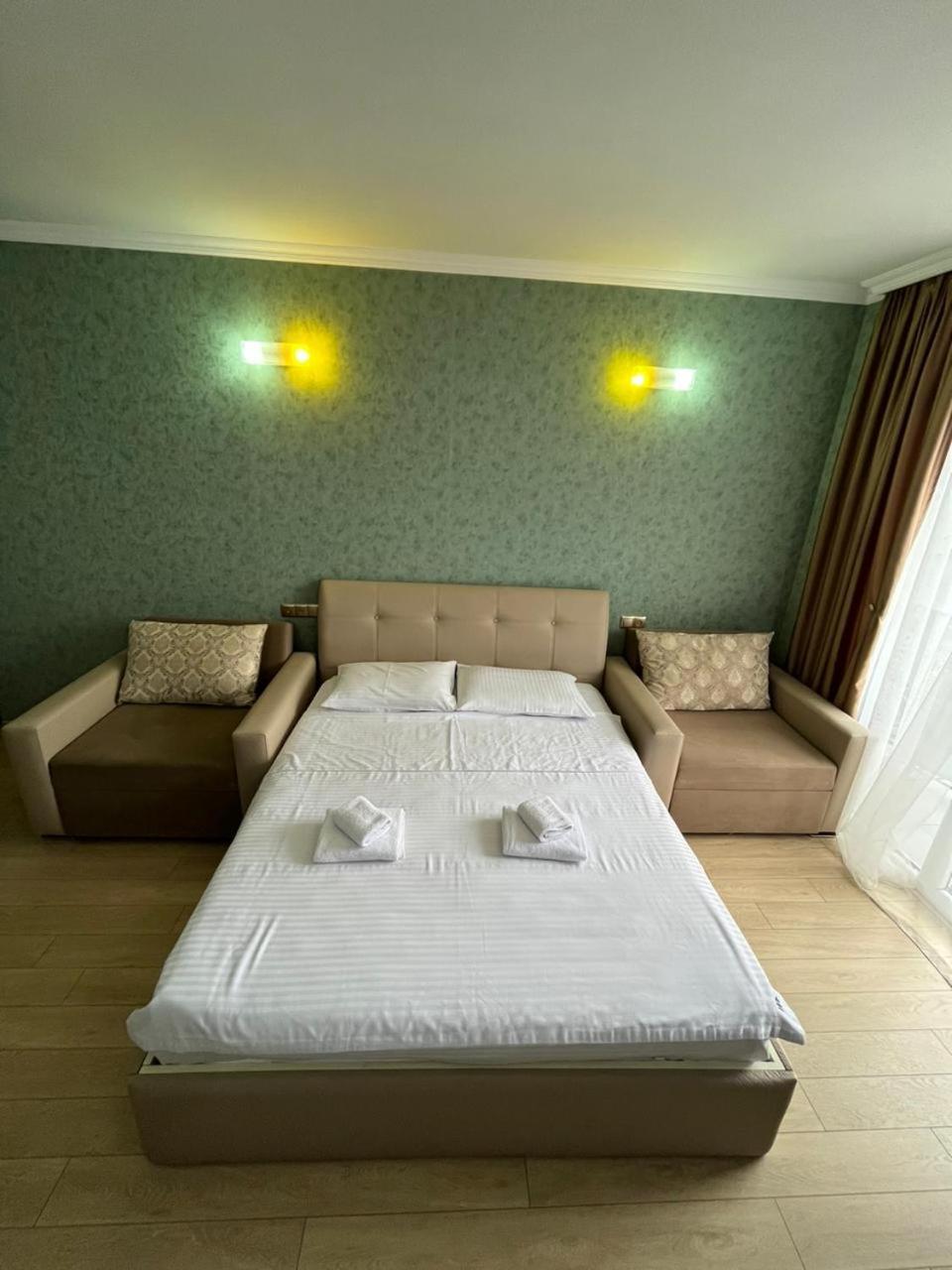 Aparthotel Holiday Lux Batumi Ngoại thất bức ảnh