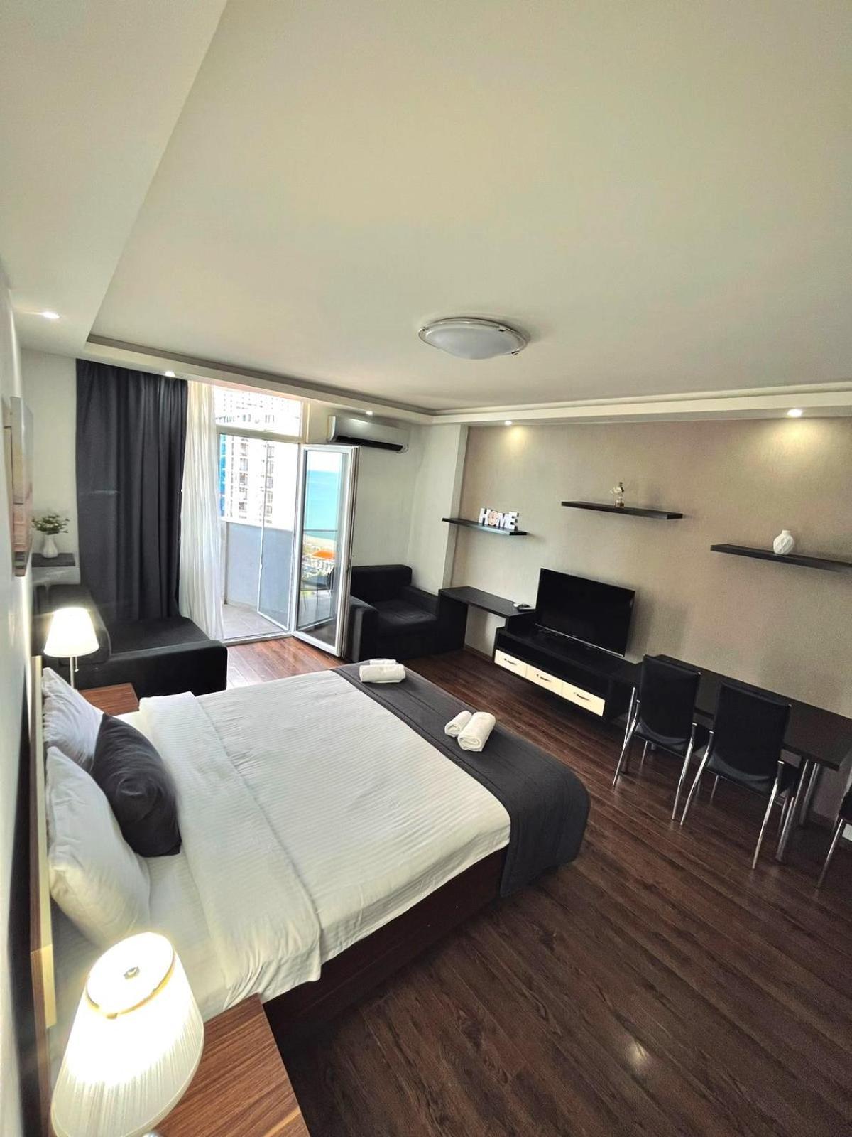 Aparthotel Holiday Lux Batumi Ngoại thất bức ảnh