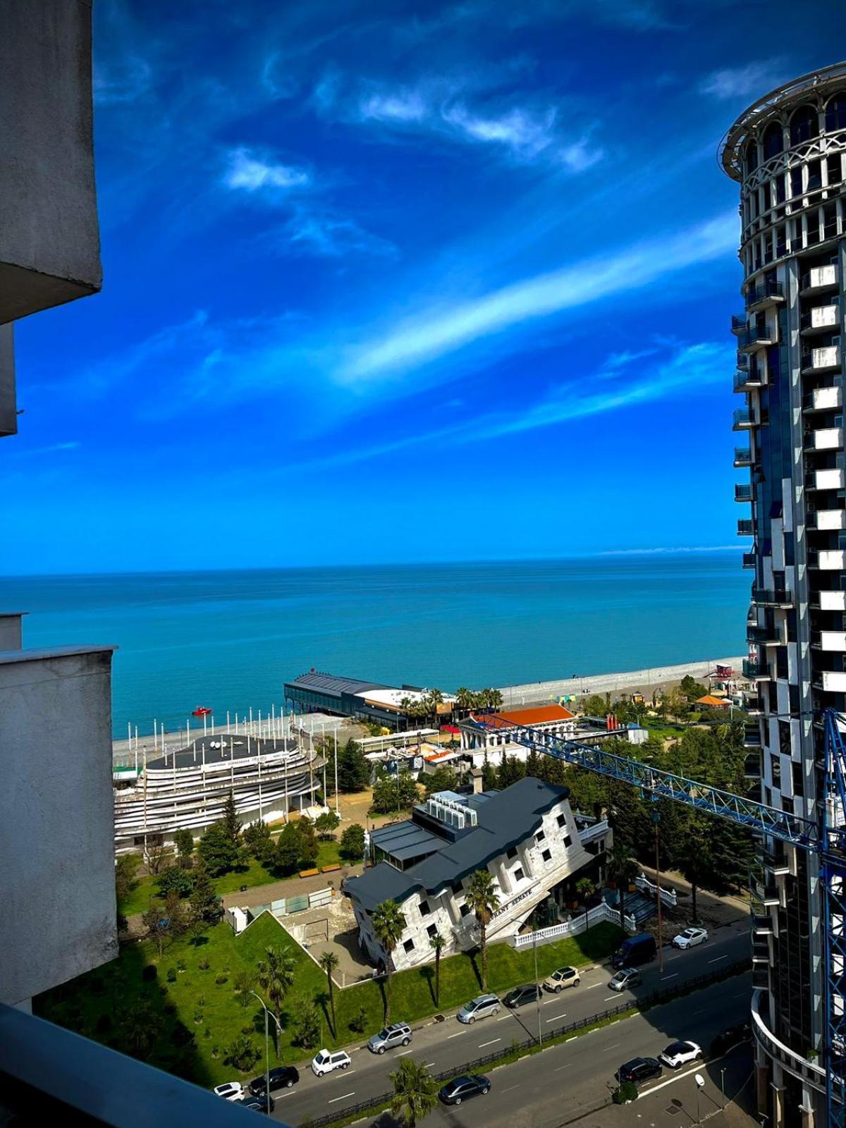 Aparthotel Holiday Lux Batumi Ngoại thất bức ảnh