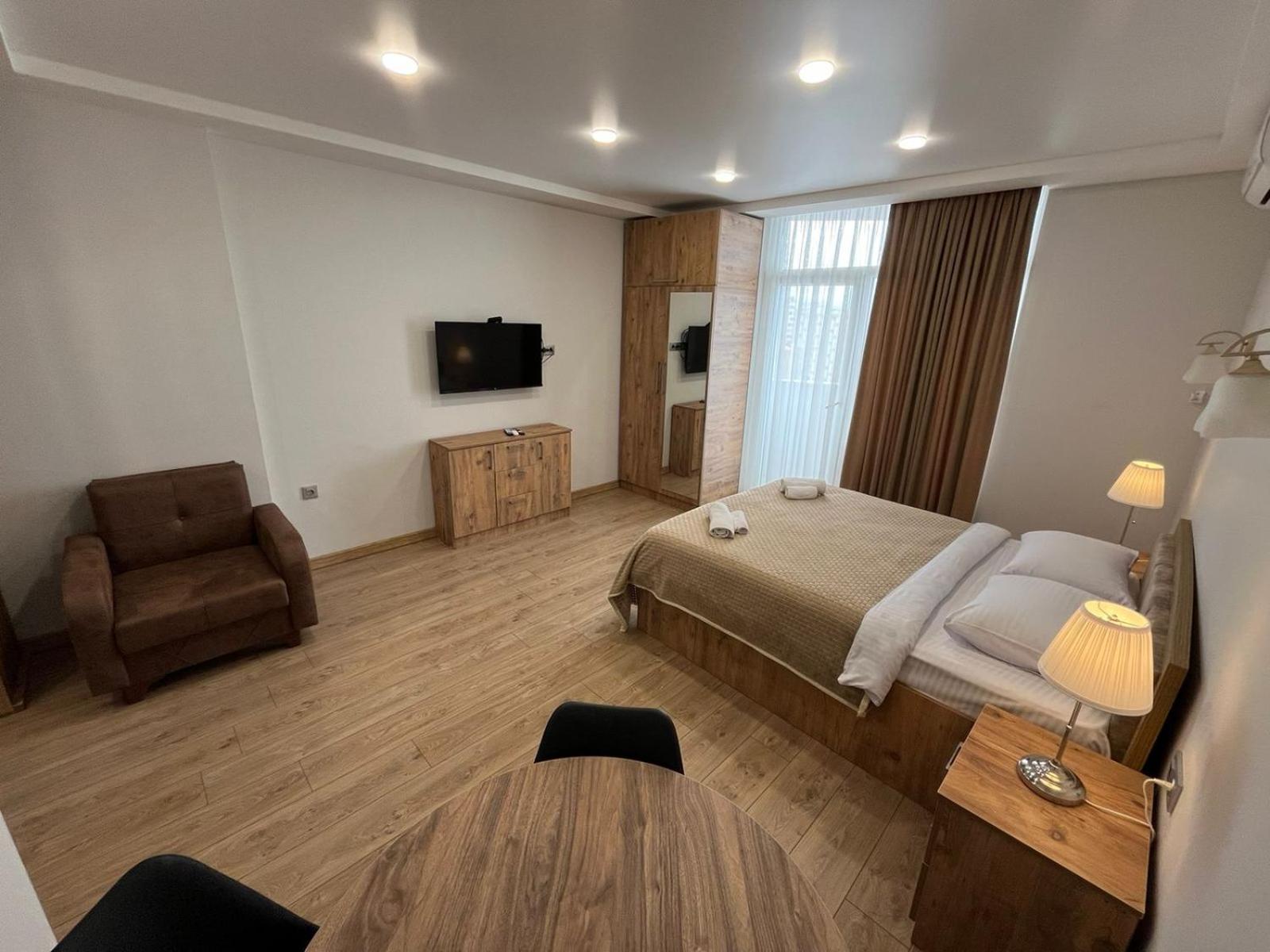 Aparthotel Holiday Lux Batumi Ngoại thất bức ảnh