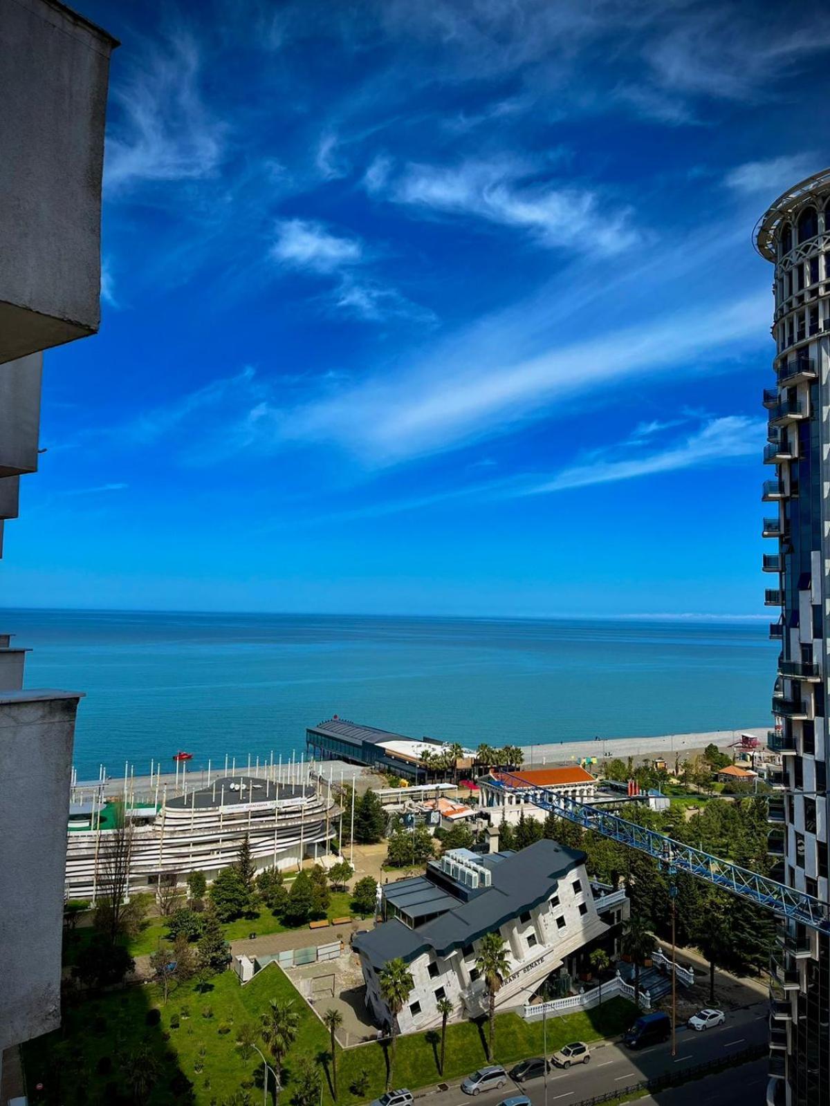 Aparthotel Holiday Lux Batumi Ngoại thất bức ảnh