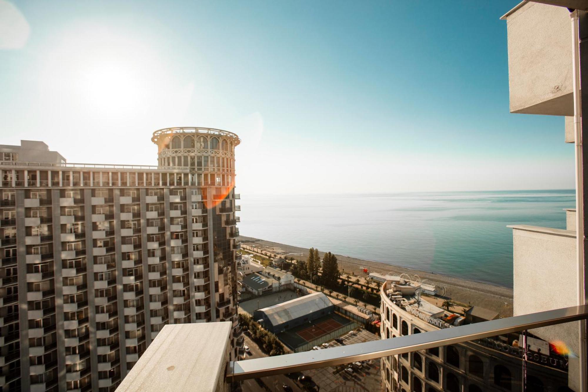 Aparthotel Holiday Lux Batumi Ngoại thất bức ảnh