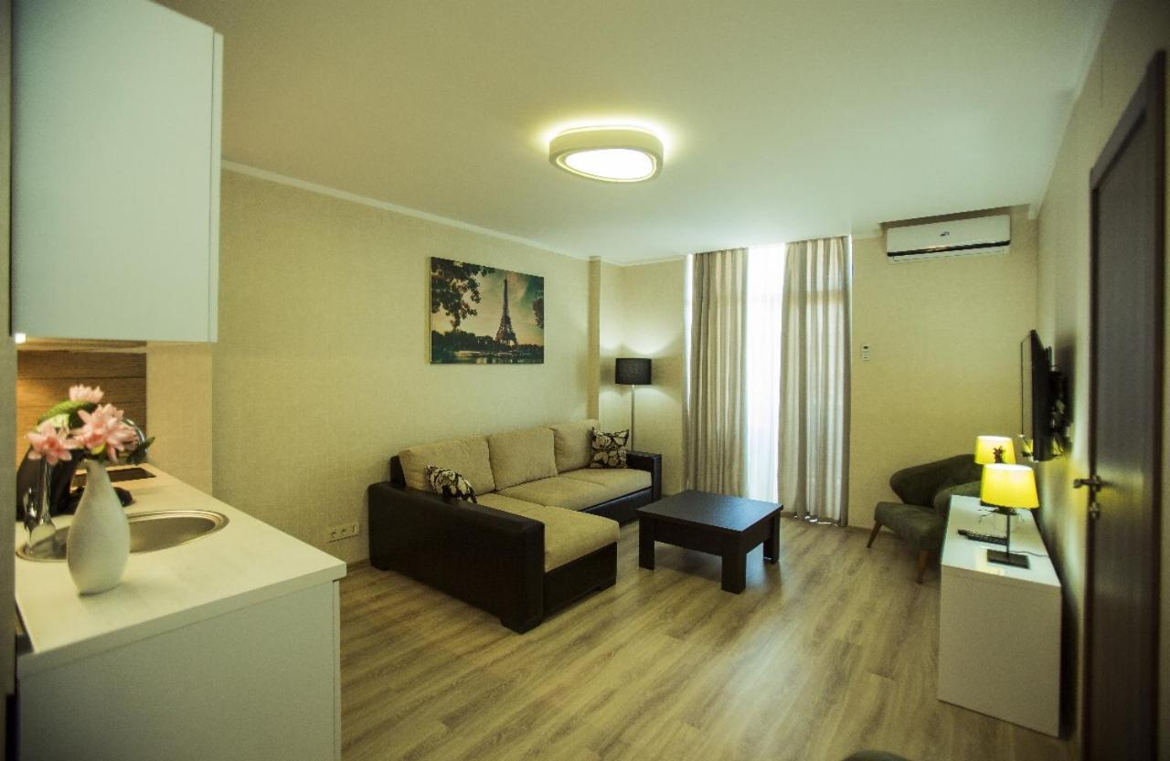 Aparthotel Holiday Lux Batumi Ngoại thất bức ảnh