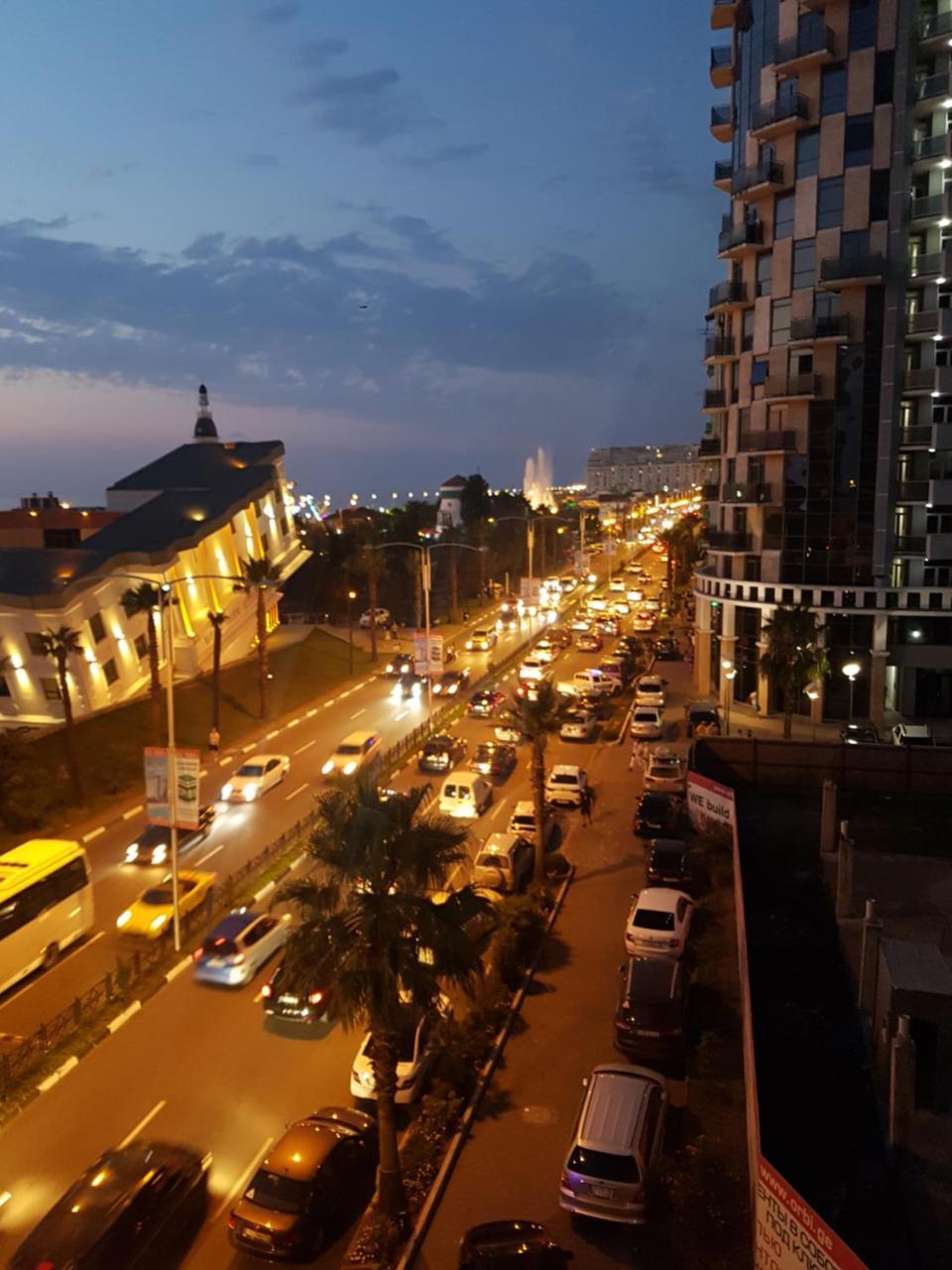 Aparthotel Holiday Lux Batumi Ngoại thất bức ảnh