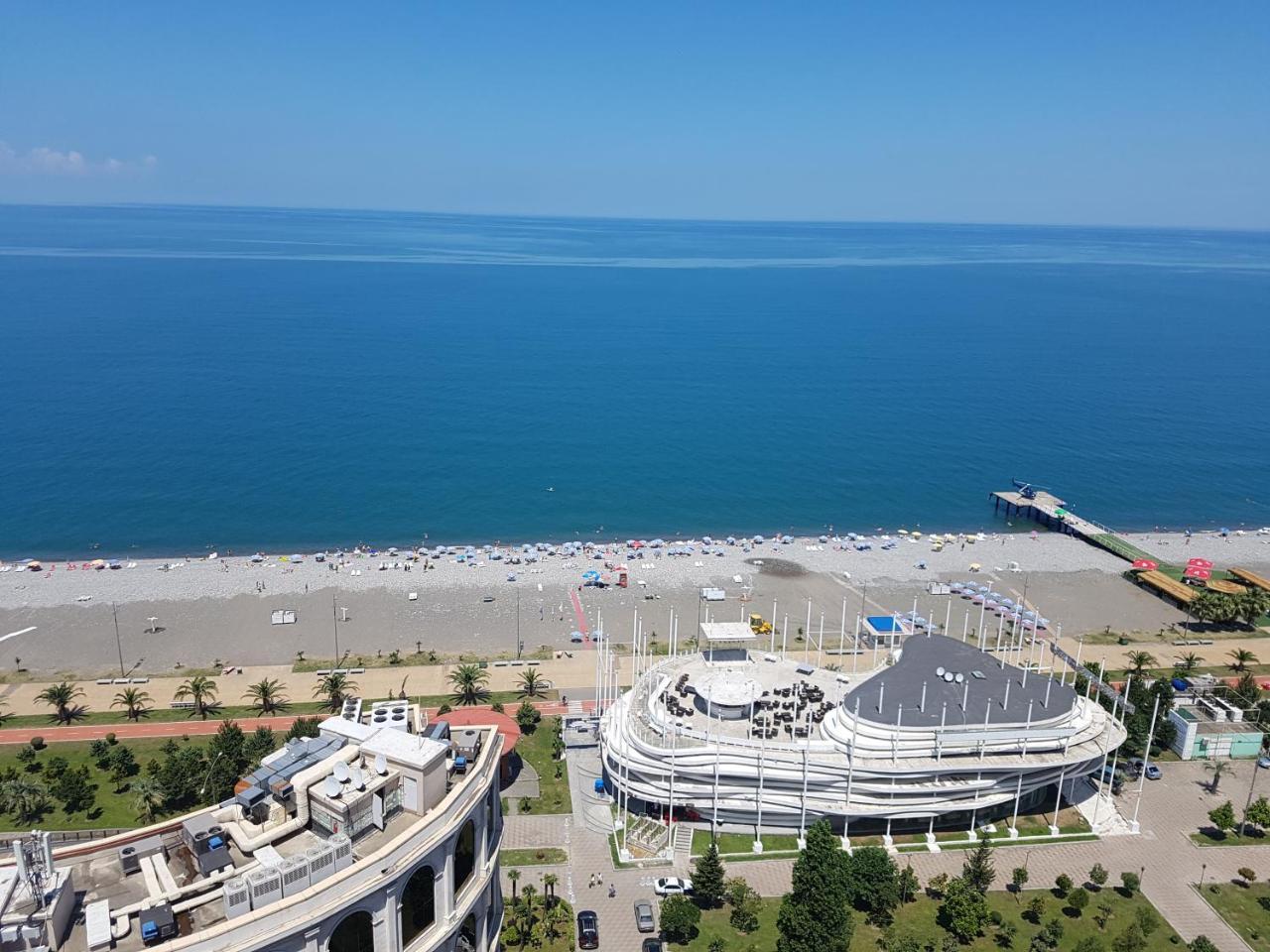Aparthotel Holiday Lux Batumi Ngoại thất bức ảnh