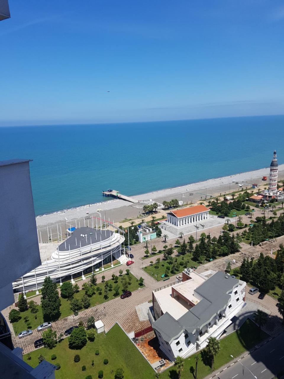 Aparthotel Holiday Lux Batumi Ngoại thất bức ảnh