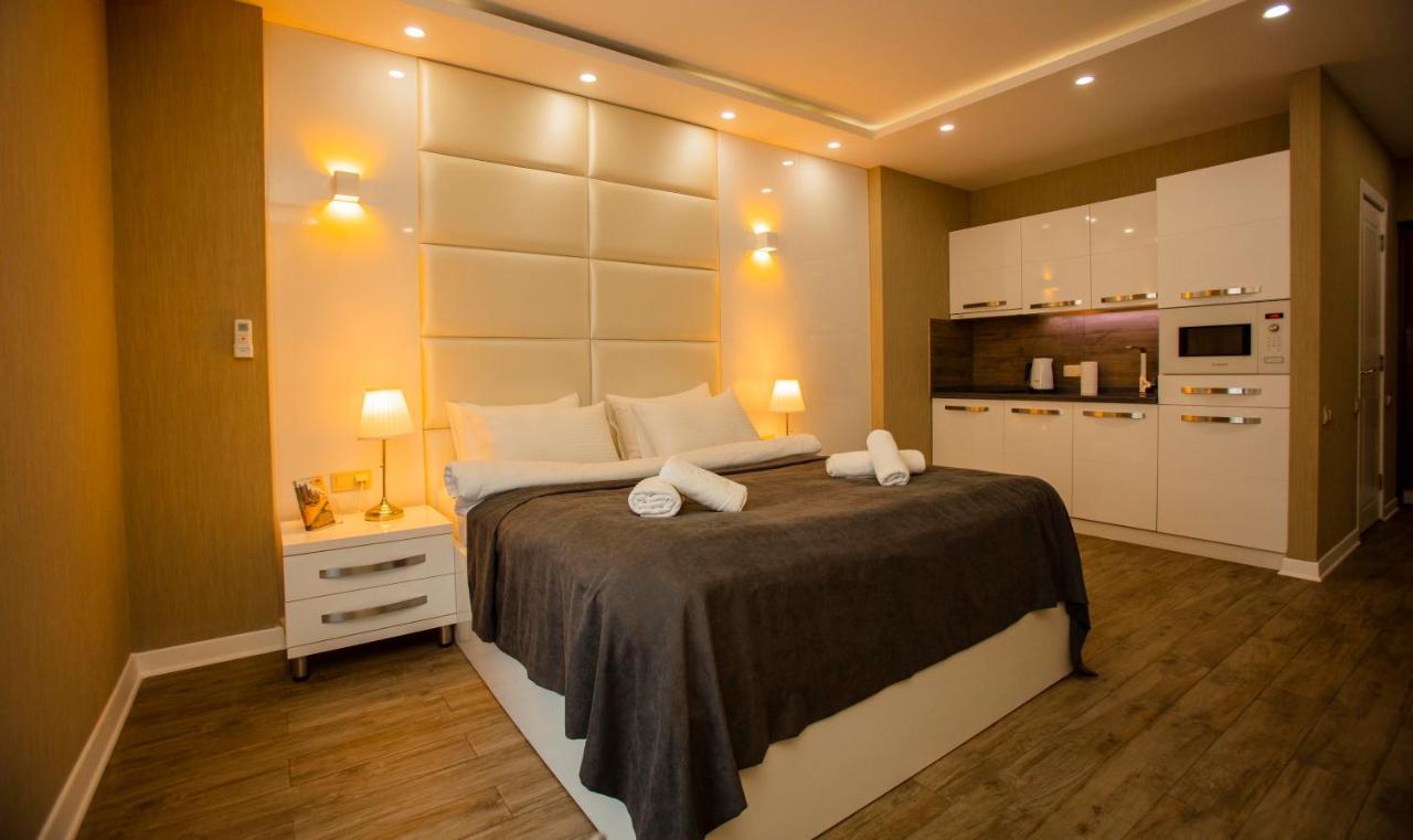 Aparthotel Holiday Lux Batumi Ngoại thất bức ảnh