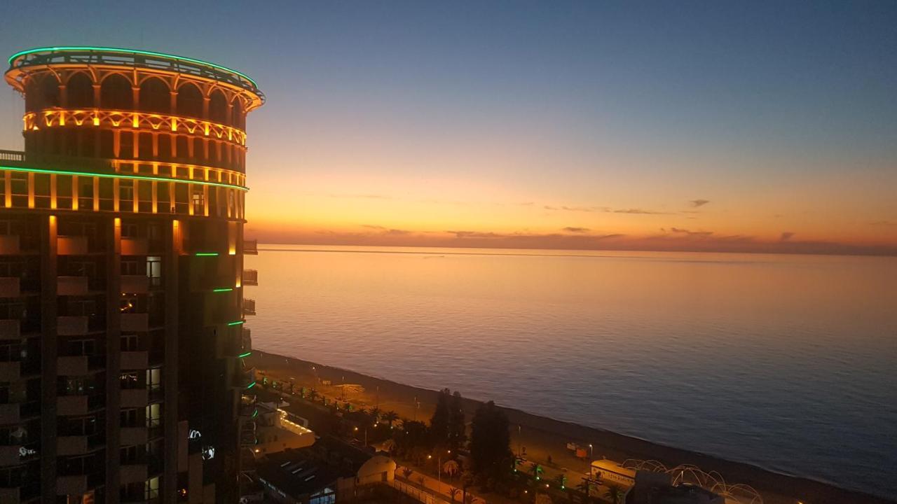 Aparthotel Holiday Lux Batumi Ngoại thất bức ảnh
