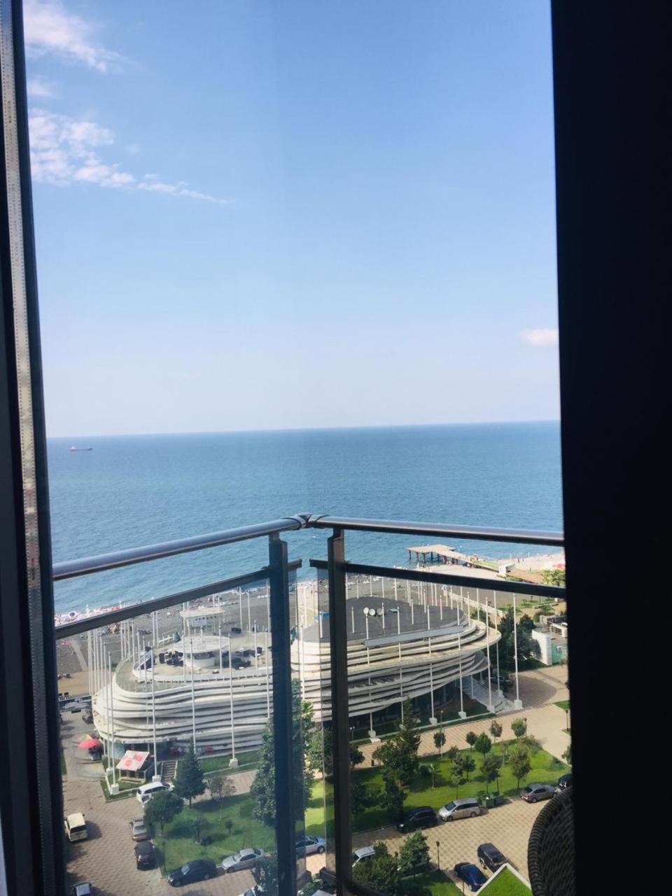 Aparthotel Holiday Lux Batumi Ngoại thất bức ảnh